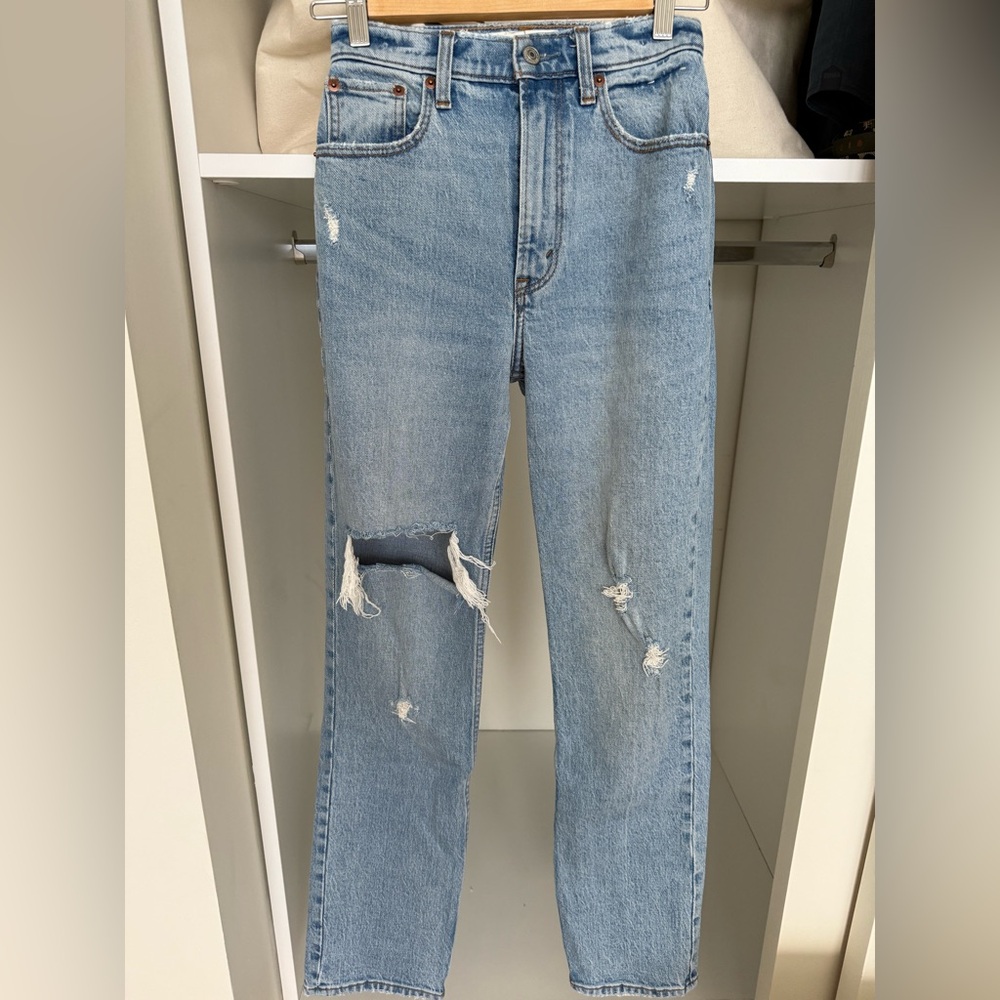 Abercrombie & Fitch • The 90’s Straight Ultra High Rise- Curve Love • Sz 24